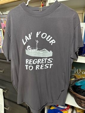 Graphic Tee "Lay Your Regrets to Rest" - Charcoal